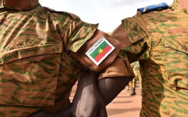 Burkina Faso : des journalistes contraints de rejoindre l'armée, selon un rapport