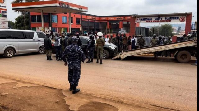 Ouganda : le siège du plus grand parti d’opposition bouclé avant les manifestations